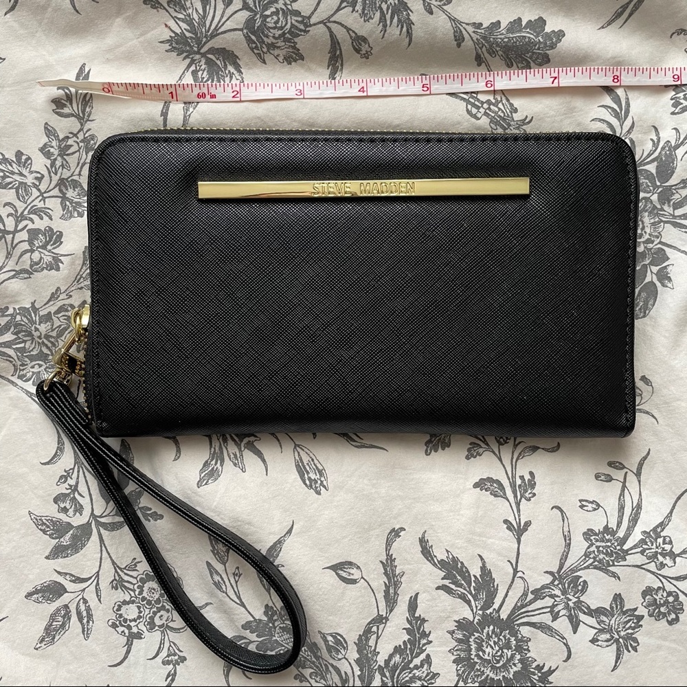 black and gold steve madden wallet/wristlet